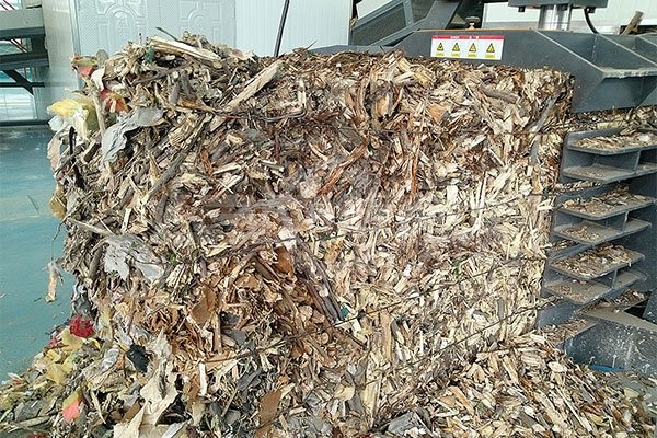 القش والخشب