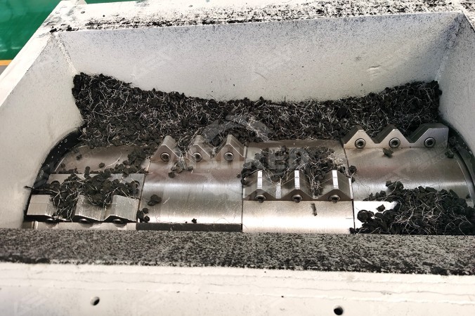 آلة تقشير الإطارات (Tyre Rasper)