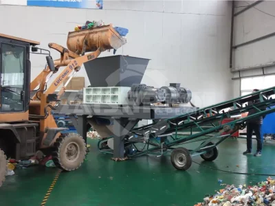 آلة تقطيع البلاستيك شديدة التحمل، تصميم قوي بعمود مزدوج للتطبيقا