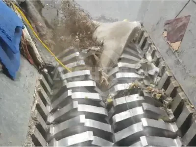 آلة تقطيع النفايات الصناعية، GDI12، 2 × 132 كيلو واط، 10 طن في ا