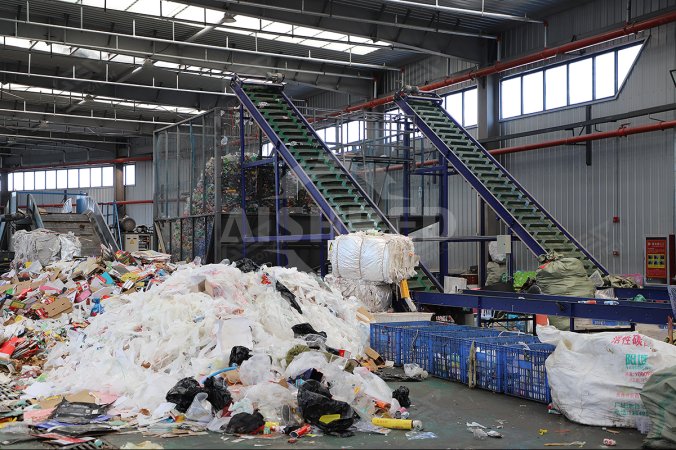 مشروع فرز وإعادة تدوير النفايات البلاستيكية في مدينة تشنغتشو، الصين