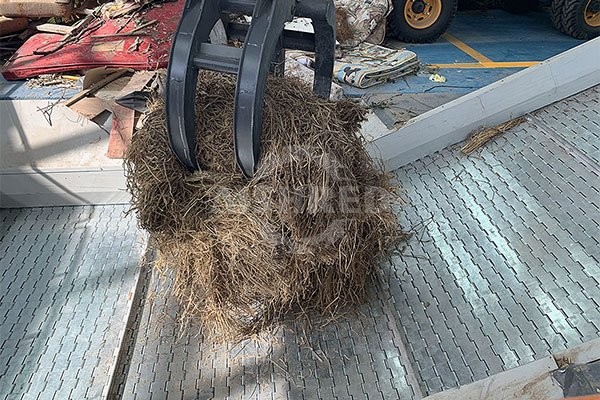 القش والخشب